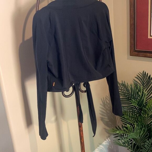 LUCY Tie Front Wrap Shrug - Picture 7 of 7